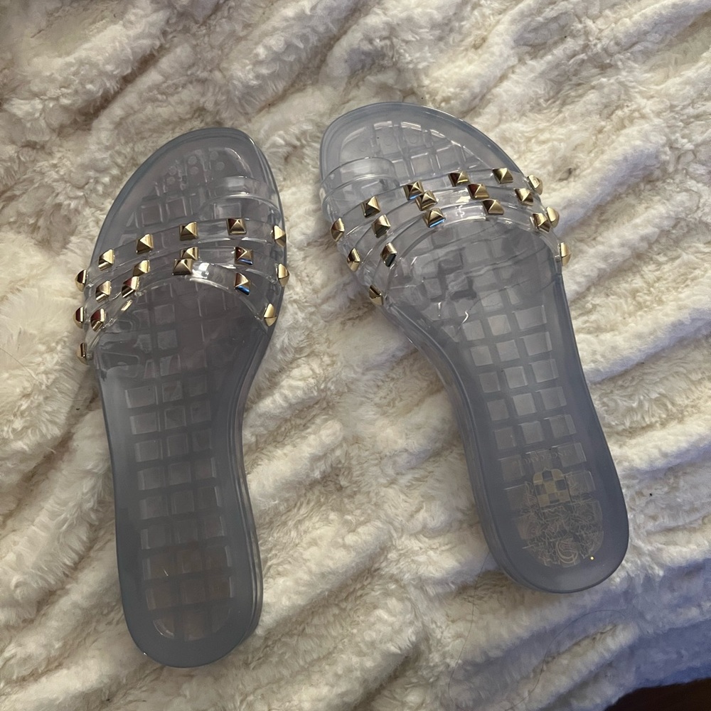 NWT- Vince Camuto- Elishenta clear sandal